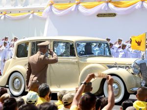 Melihat Kemeriahan Penobatan Raja Thailand