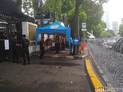 Rekapitulasi Pemilu Luar Negeri, Kawat Berduri Dipasang di Depan Kantor KPU