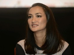 Senangnya Atiqah Hasiholan, Main Film Bonus Nikmati Indahnya Danau Toba