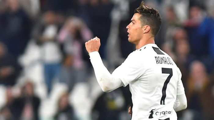 Cristiano Ronaldo jadi pemain pertama yang juara di Inggris, Spanyol, dan Italia. (Foto: Massimo Pinca/Reuters) Cristiano Ronaldo jadi pemain pertama yang juara di Inggris, Spanyol, dan Italia. (Foto: Massimo Pinca/Reuters)