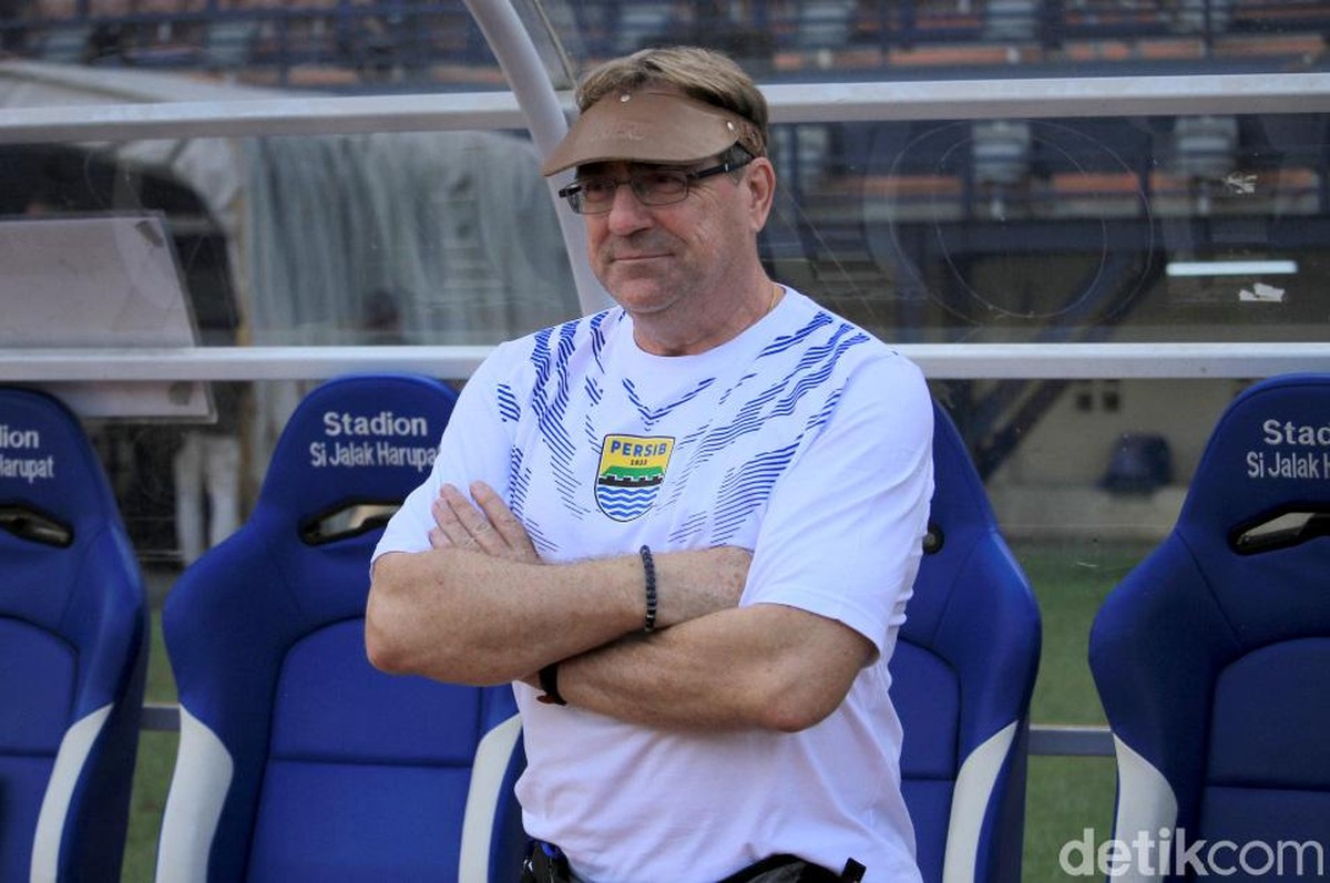 Pelatih Persib Bandung Rindu Bobotoh (Wisma Putra/detikSport)