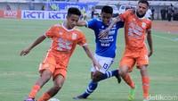 Bermain di Stadion Si Jalak Harupat, Bandung, Sabtu (4/5/2019), Persib tampil agresif sejak kickoff.