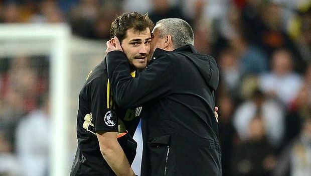 Kendati tak akur saat bersama di Real Madrid, Jose Mourinho bersimpati atas sakitnya Iker Casillas. Dia menghubungi manajemen Porto saat tahu kondisi si pemain.