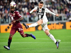 Barcelona Masih Kejar Bernardeschi