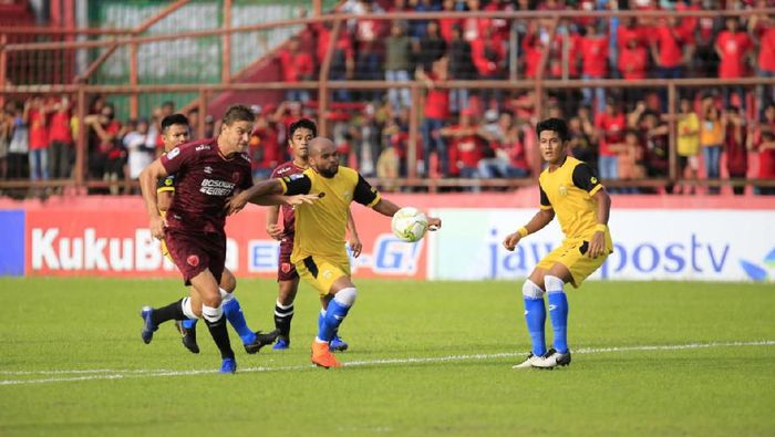 PSM Makassar menyingkirkan Bhayangkara FC di perempatfinal Piala Indonesia (Foto: Reinhard Soplantila) PSM Makassar menyingkirkan Bhayangkara FC di perempatfinal Piala Indonesia (Foto: Reinhard Soplantila)