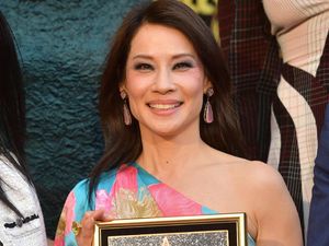 Tanpa Suami, Ini Cerita Lucy Liu Punya Anak di Usia 47