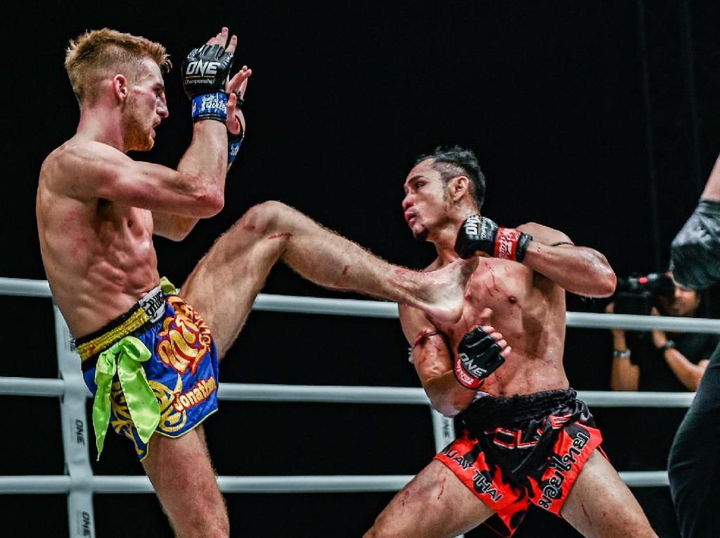 Jonatan Haggerty Menangi Gelar di ONE Championship Jakarta Jonatan Haggerty Menangi Gelar di ONE Championship Jakarta
