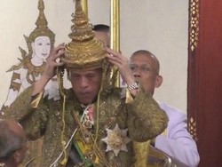 Dinobatkan, Raja Thailand Maha Vajiralongkorn Terima Mahkota 7,3 Kg