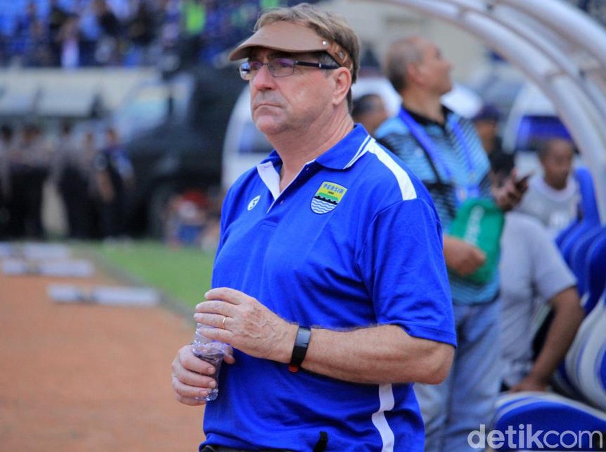 Persib Bandung masih membutuhkan dua pemain asing. Robert Rene Alberts puas dengan skuat Maung Bandung sejauh ini. (Foto: Wisma Putra/detikcom)