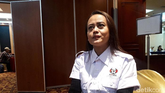Esti Puji Lestari, manajer Persijap Jepara (Mercy Raya/detikSport) Esti Puji Lestari, manajer Persijap Jepara (Mercy Raya/detikSport)