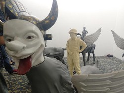 Orba dan Wajah Soeharto Kala Muda di Patung Ciptaan Seniman Heri Dono