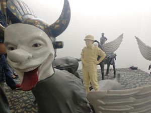 Orba dan Wajah Soeharto Kala Muda di Patung Ciptaan Seniman Heri Dono Orba dan Wajah Soeharto Kala Muda di Patung Ciptaan Seniman Heri Dono