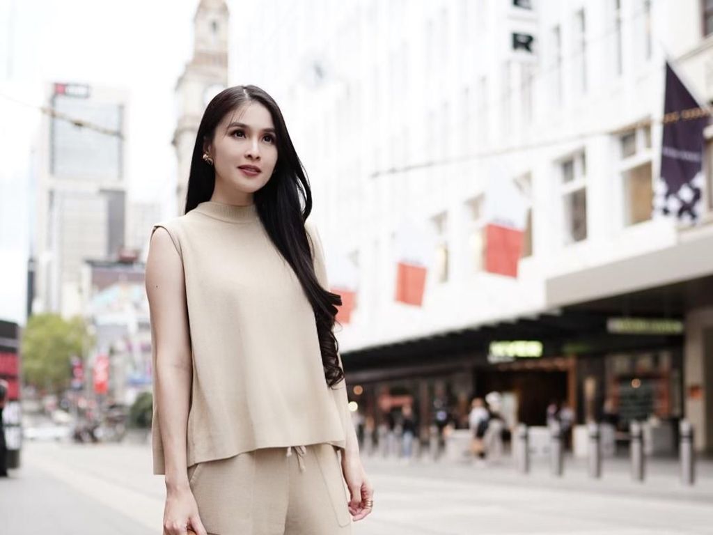 Buka Tabungan Sejak Dini, Sandra Dewi Ingin Ajarkan Anaknya Tanggung Jawab Buka Tabungan Sejak Dini, Sandra Dewi Ingin Ajarkan Anaknya Tanggung Jawab
