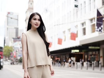 Penampilan Memesona Sandra Dewi Hamil 6 Bulan yang Bikin Ibu-ibu Takjub