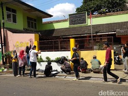 Jadi Sasaran Vandalisme, SLB C Plus Bandung Dibersihkan Puluhan Anak Muda