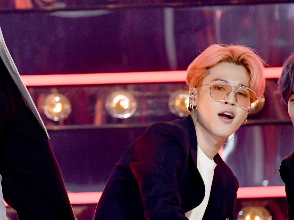 Dipakai Jimin BTS di Billboard Music Awards, Kacamata Rp 4 Juta Ini Sold Out Dipakai Jimin BTS di Billboard Music Awards, Kacamata Rp 4 Juta Ini Sold Out