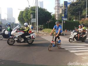 Sandiaga Bersepeda, Lari, dan Berenang untuk Persiapan Triatlon