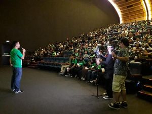 Seru! Ratusan Abang Ojol Nobar Avengers: Endgame Seru! Ratusan Abang Ojol Nobar Avengers: Endgame