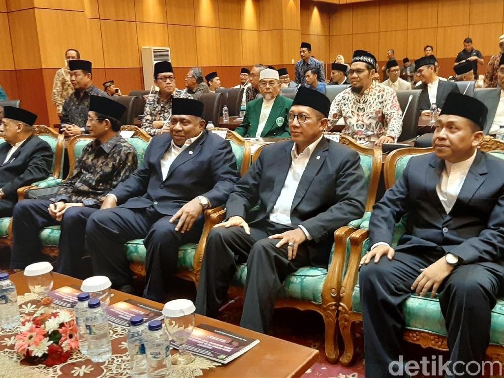 Jelang Sidang Isbat, Menag Dengarkan Pemaparan Posisi Hilal Jelang Sidang Isbat, Menag Dengarkan Pemaparan Posisi Hilal