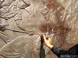 Relief di Perpustakaan Bung Karno Disemir Ulang Jelang Ramadhan