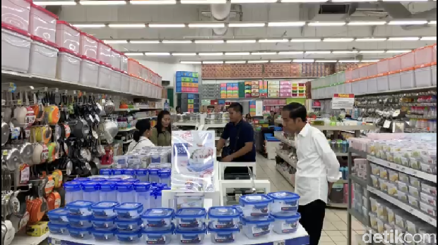 Keseruan Jokowi dan Iriana Belanja Persiapan Ramadhan