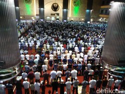 Hari Pertama Salat Tarawih, Jemaah Padati Masjid Istiqlal