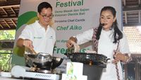 Mengintip Chef Cantik Aiko Masak Makanan Bali