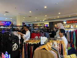 Ke Mal Jelang Puasa, Jokowi dan Iriana Beli Baju Koko hingga Stoples