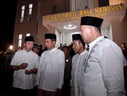 Jokowi Tarawih di Masjid Jenderal Besar Soedirman Bogor