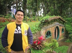 Aditya Gumay Dedikasikan Hasil Film Bus Om Bebek Untuk Bangun Museum dan Pemakaman