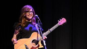 Dear Generasi 90-an, Masih Ingat Lisa Loeb?