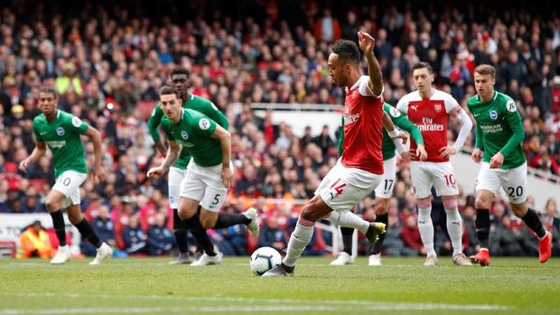 Pierre Emerick Aubameyang mencetak gol lewat titik putih.