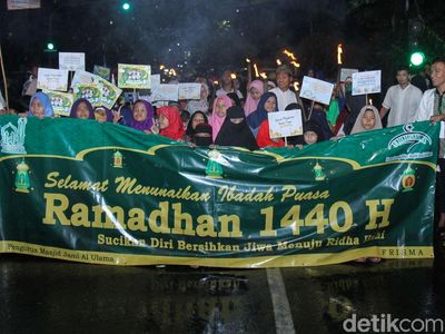 Potret Pawai Obor Sambut Ramadhan di Tambora Jakarta Barat