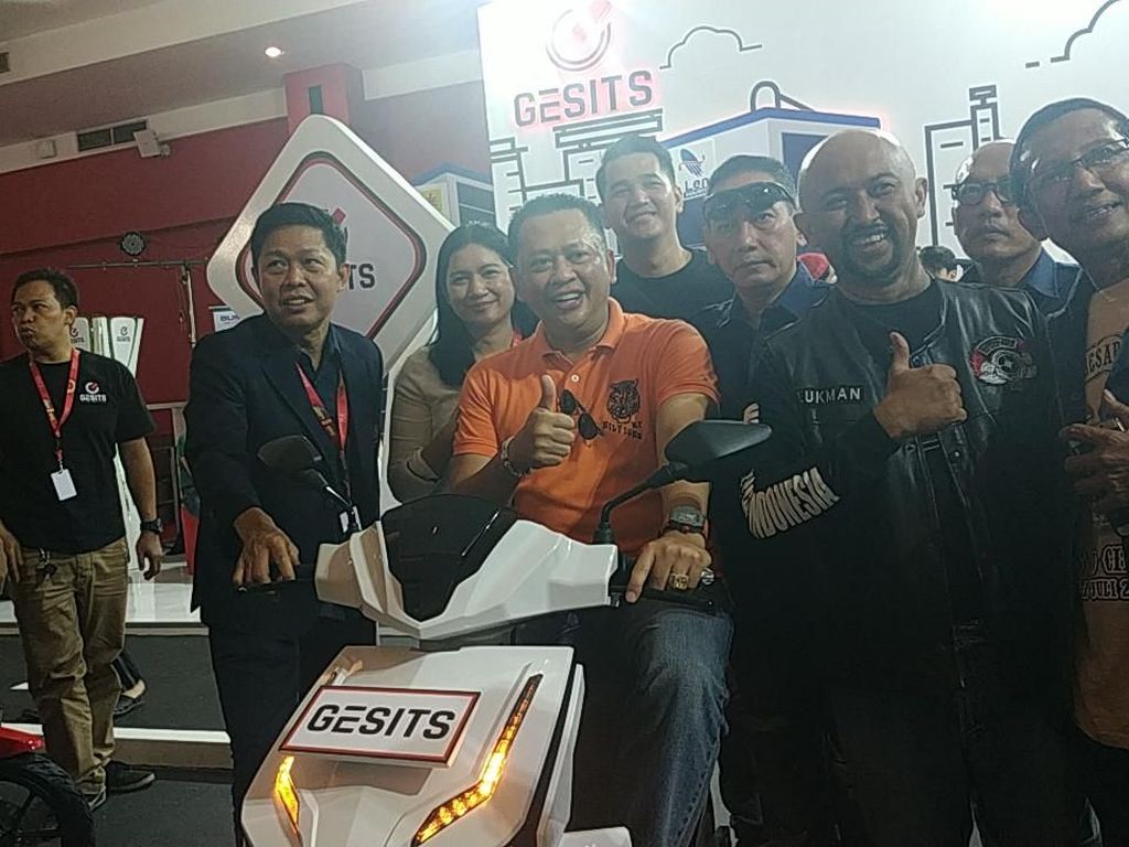 Bamsoet Beli Motor Gesits, Pesan Warna Kuning Bamsoet Beli Motor Gesits, Pesan Warna Kuning
