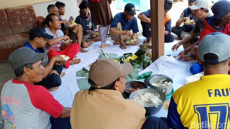 Sambut Ramadhan, Warga Langensari Bandung Bebersih dan Ngaliwet