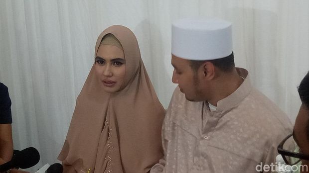 Doa Kartika Putri untuk Calon Anak di Pengajian 4 Bulanan