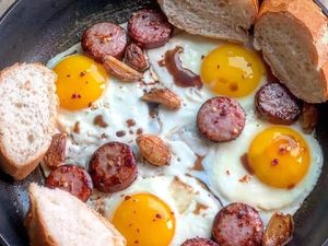 10 Ide Bikin Telur Ceplok Enak Untuk Menu Sahur Pertama 10 Ide Bikin Telur Ceplok Enak Untuk Menu Sahur Pertama