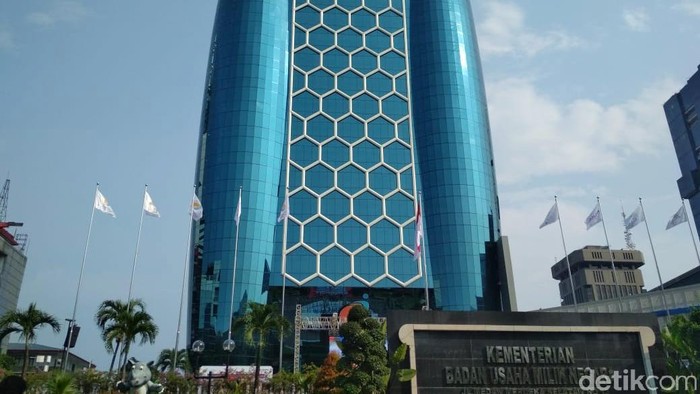 Sore ini, Minggu (5/5/2019), Kementerian BUMN memperingati hari ulang tahunnya yang ke-21. Dalam perayaan hari ulang tahunnya ini, kementerian melakukan peresmian gedung baru.