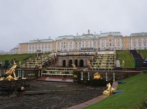 Rusia Punya Istana Ala Versailles dari Prancis Rusia Punya Istana Ala Versailles dari Prancis