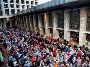 Kesibukan Jelang Buka Puasa Ramadhan 2019 di Masjid Istiqlal