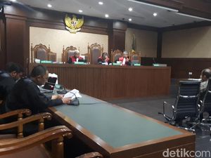 Tiga Anggota DPRD Sumut Dituntut 5 Tahun Penjara Tiga Anggota DPRD Sumut Dituntut 5 Tahun Penjara