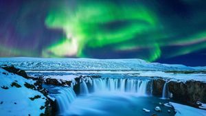 Foto: Godafoss, Air Terjun Para Dewa Islandia