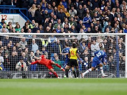 Keran gol tuan rumah baru terbuka di babak kedua. Ruben Loftus-Cheek memecah kebuntuan pada menit ke-48. Reuters/Peter Nicholls.