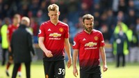 Ekspresi kesedihan lain ditunjukkan oleh Juan Mata dan McTominay. Sekali lagi, mereka menjalani musim yang buruk. (Foto: Alex Livesey/Getty Images)