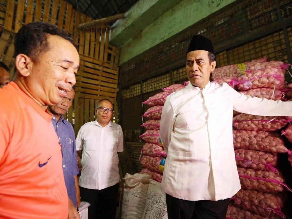 Mentan Blacklist 56 Importir Bawang Putih Nakal Mentan Blacklist 56 Importir Bawang Putih Nakal