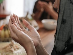 Biar Badan Nggak Drop Saat Puasa, Terapkan Tips Simpel Ini