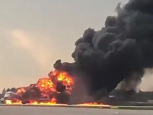 Mukjizat, 37 Orang Selamat dalam Kebakaran Pesawat Sukhoi di Moskow Mukjizat, 37 Orang Selamat dalam Kebakaran Pesawat Sukhoi di Moskow