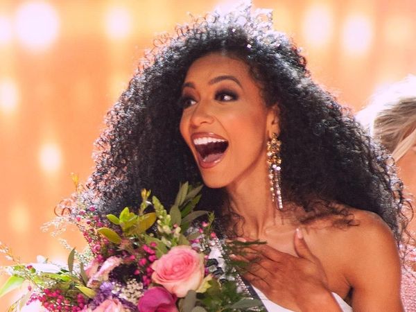 Foto: Juara Miss USA 2019, Pengacara Napi yang Cantik dengan Rambut Afro
