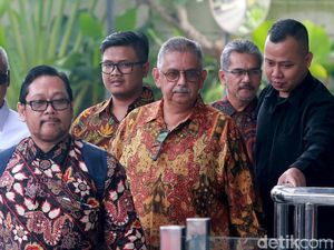 Berbatik dan Kacamata, Sofyan Basir Diperiksa KPK