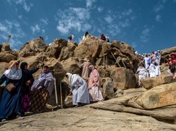 Benarkah Jabal Rahmah Tempat Bertemunya Nabi Adam dan Hawa?